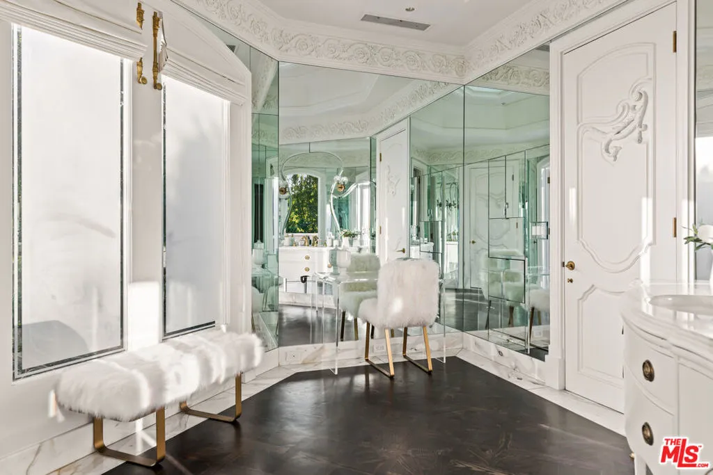 1091 Laurel Way, Beverly Hills, California 90210 home-pic-25